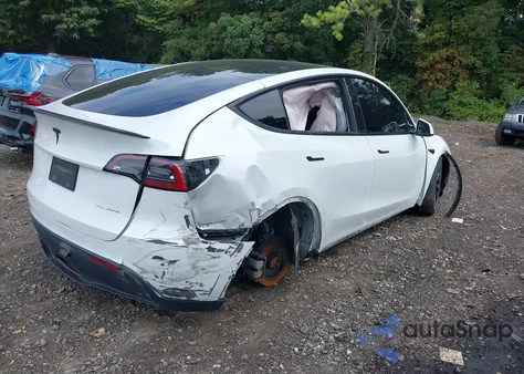 2024 Tesla Model Y Long Range Dual Motor All-Wheel Drive from USA, damaged, VIN 7SAYGDEE9RA221671